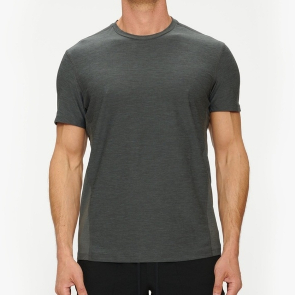 Ten Thousand Mens Versatile Short-Sleeve Tee  Vented Training Iron Size XL